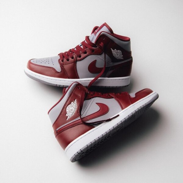 Air Jordan 1 Mid Cherrywood Red