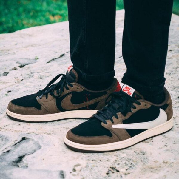 Travis Scott x Air Jordan 1 Low Cactus Jack