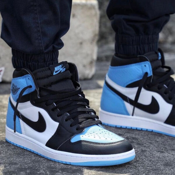 Air Jordan 1 Retro High OG “UNC Toe”