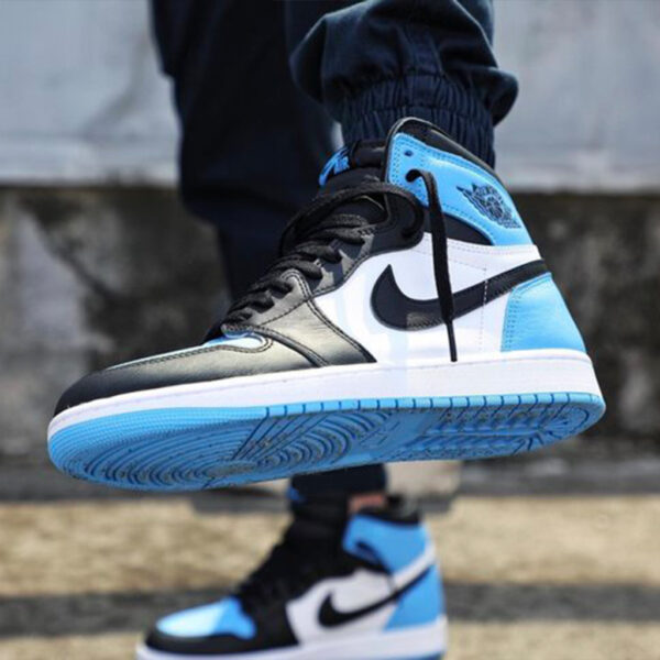 Air Jordan 1 Retro High OG “UNC Toe”