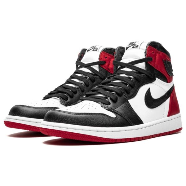 Air Jordan 1 Wmns Retro High ‘Satin Black Toe’