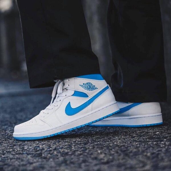 Air Jordan 1 Wmns Mid ‘UNC’ White Carolina Blue