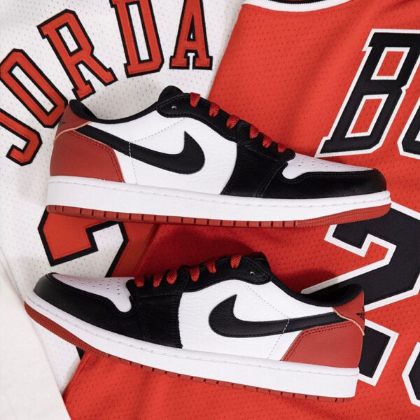 Air Jordan 1 Low OG Black Toe