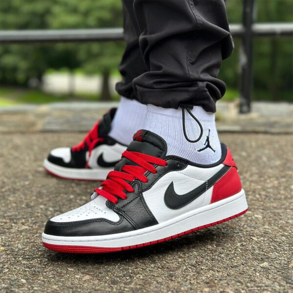 Jordan 1 Retro Low OG Black Toe