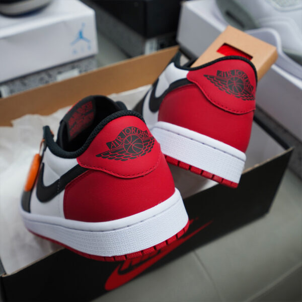 Jordan 1 Retro Low OG Black Toe