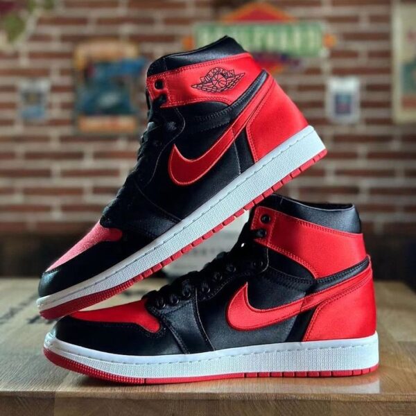 Air Jordan 1 High OG WMNS Satin Bred