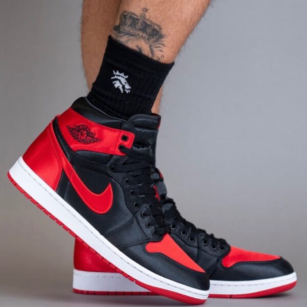 Air Jordan 1 High OG WMNS Satin Bred