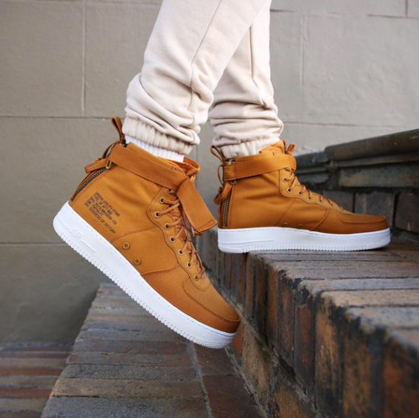 Nike SF Air Force 1 Mid Desert Ochre GS