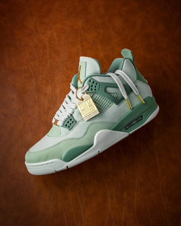 Air Jordan 4 First Class