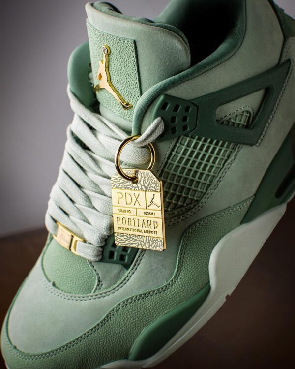 Air Jordan 4 First Class