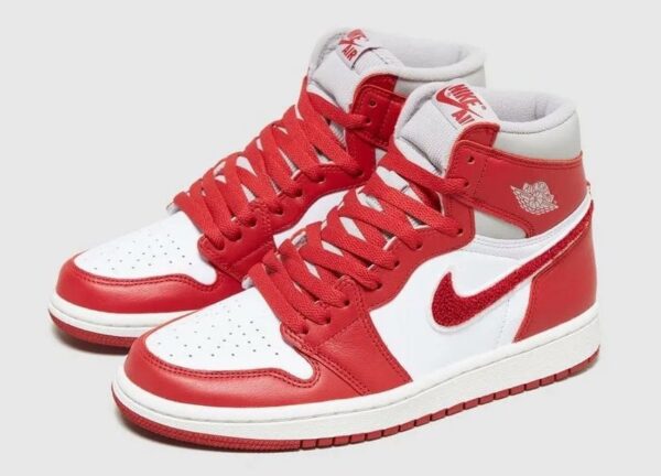 Air Jordan 1 WMNS ‘Varsity Red’ – Chenille