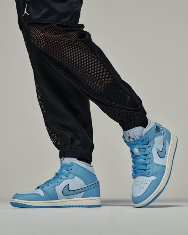 Jordan 1 Mid SE Ice Blue