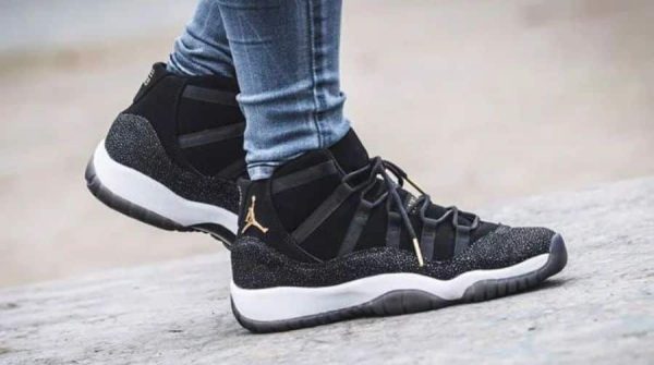 Air Jordan 11 Retro Heiress Black Stingray